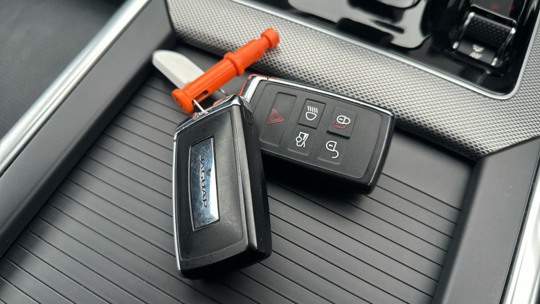 Jaguar XE 2.0 D200 R-Dynamic SE 4dr Auto Diesel Saloon